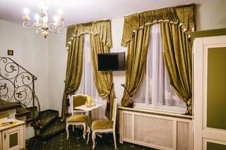 Гостевой дом Casa Salzburg Сибиу Улучшенный двухместный номер с 1 кроватью и видом на внутренний дворик (2 взрослых)-2